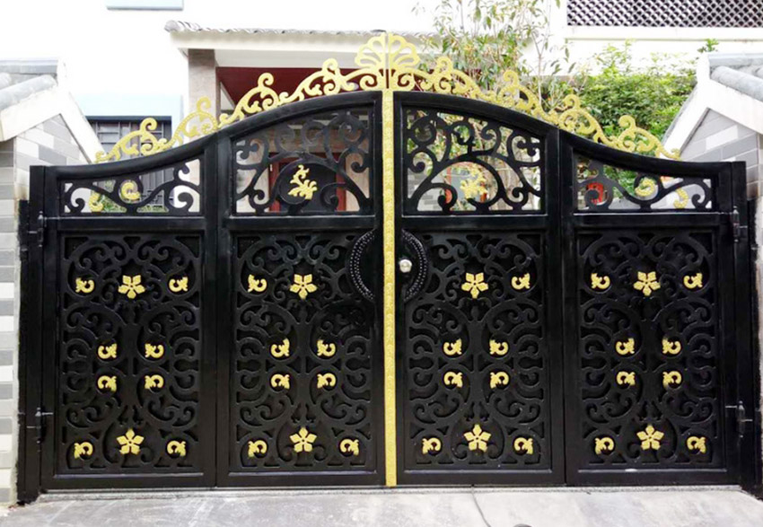 广州地区别墅装修时，为何偏爱铁艺大门？